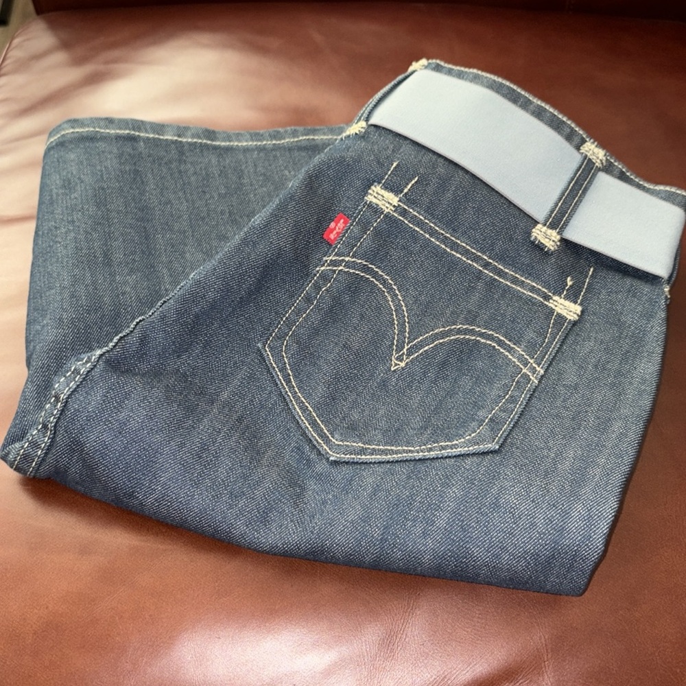 Levis skirt w/belt. Size 4 - Picture 4 of 4